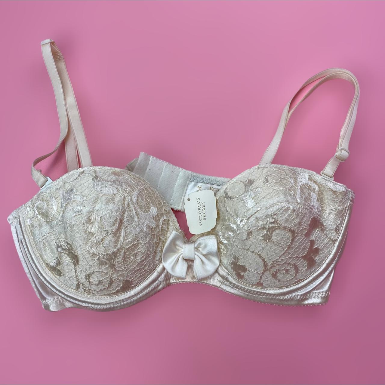 vintage victoria's secret white floral bra size - Depop