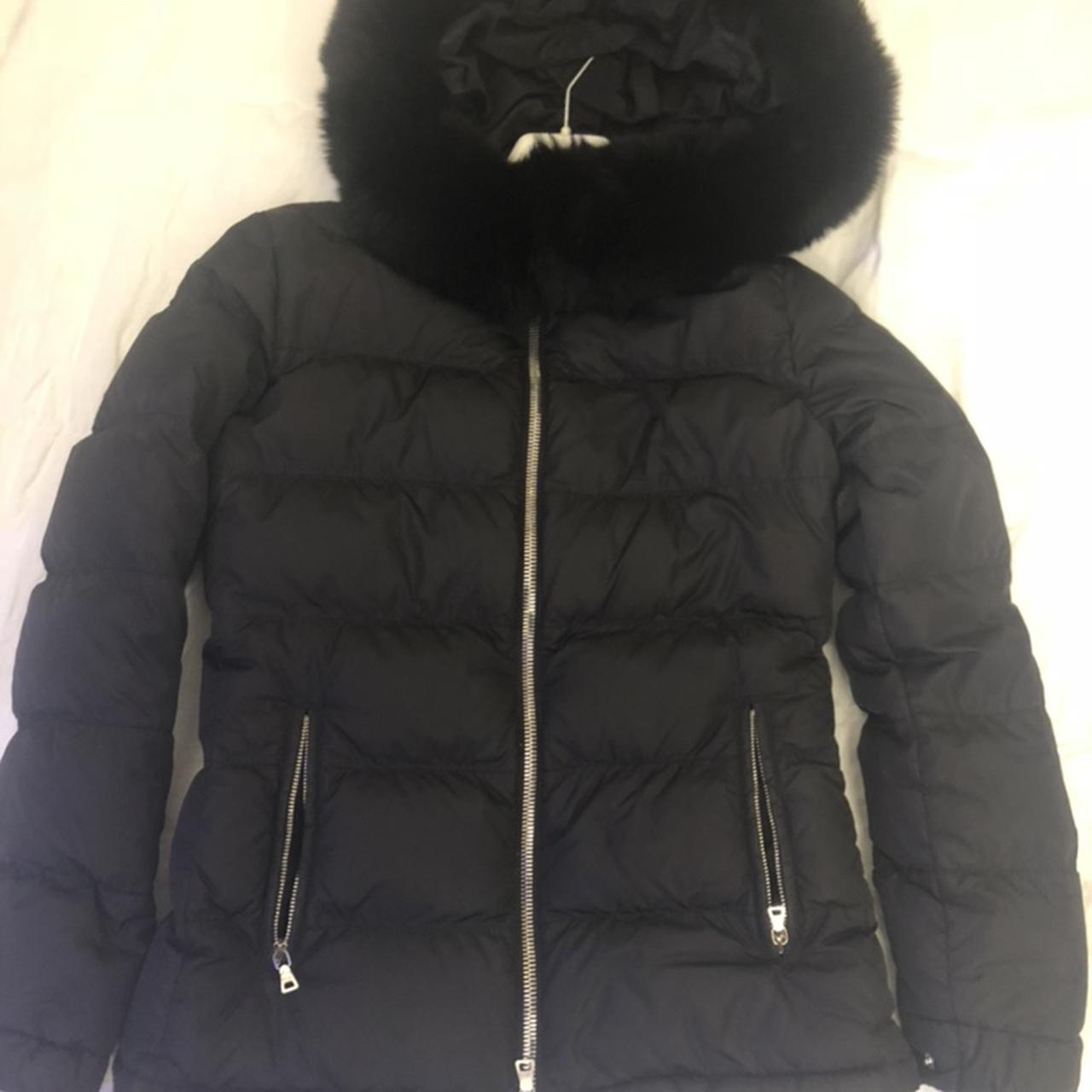 Piumino Prada in nylon piuma nero con cappuccio Depop