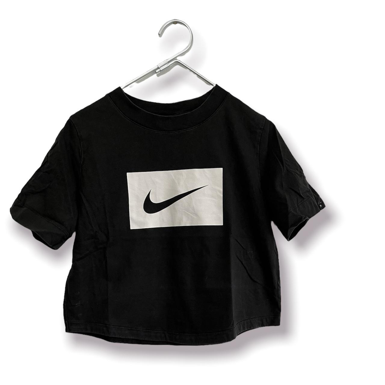 Nike Women's Black and White Tshirt Depop