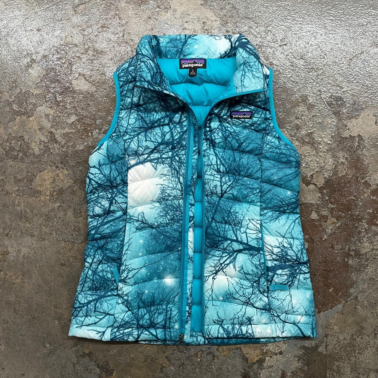 patagonia vest fits womens large great... - Depop