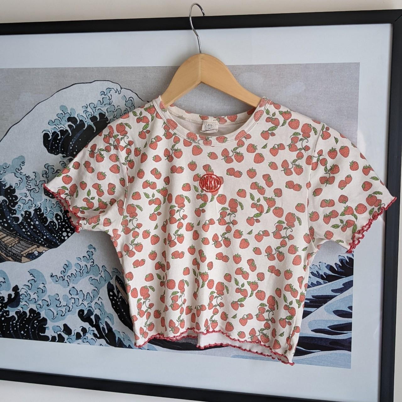 URBAN OUTFITTERS STRAWBERRY CROPPED TEE 💖SIZE M💖... Depop