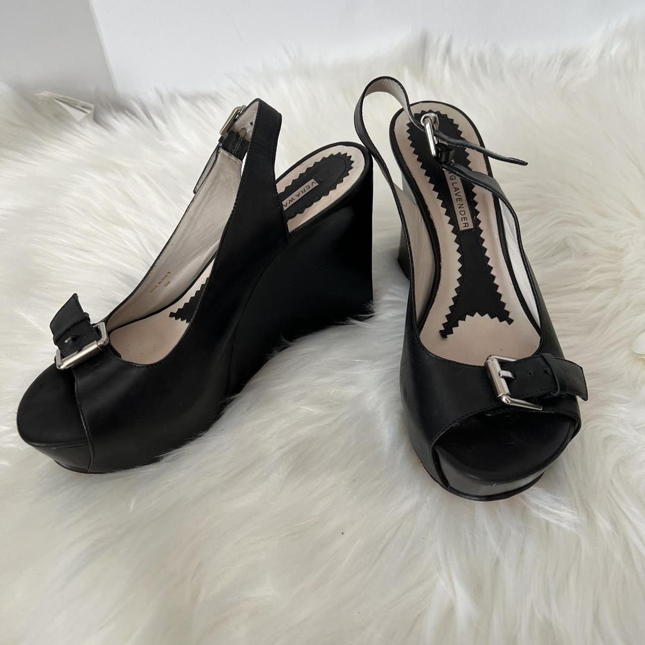 Vera Wang Women's Black Sandals | Depop