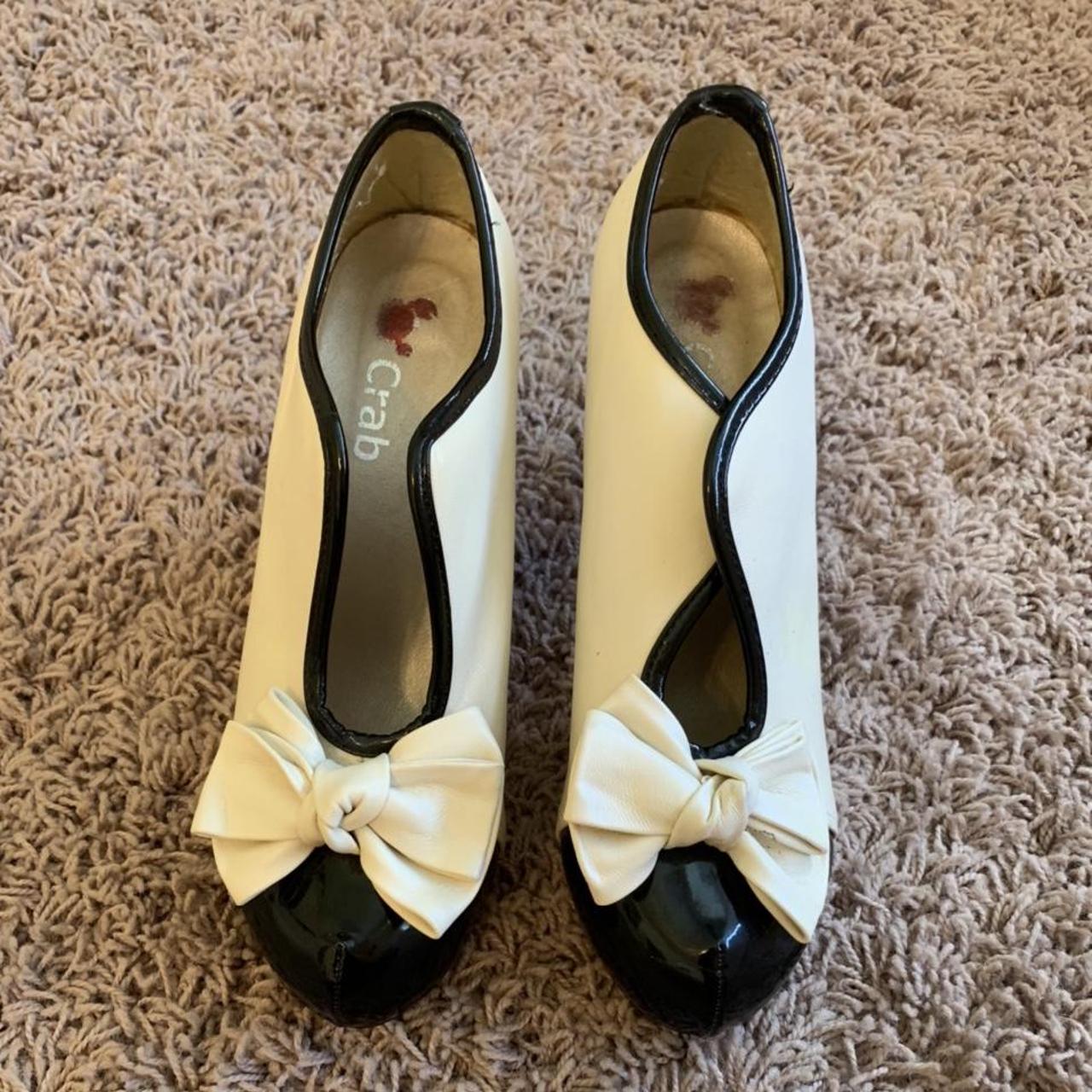 Very cute bow shoes! 🖤🤍🖤🤍 - Depop