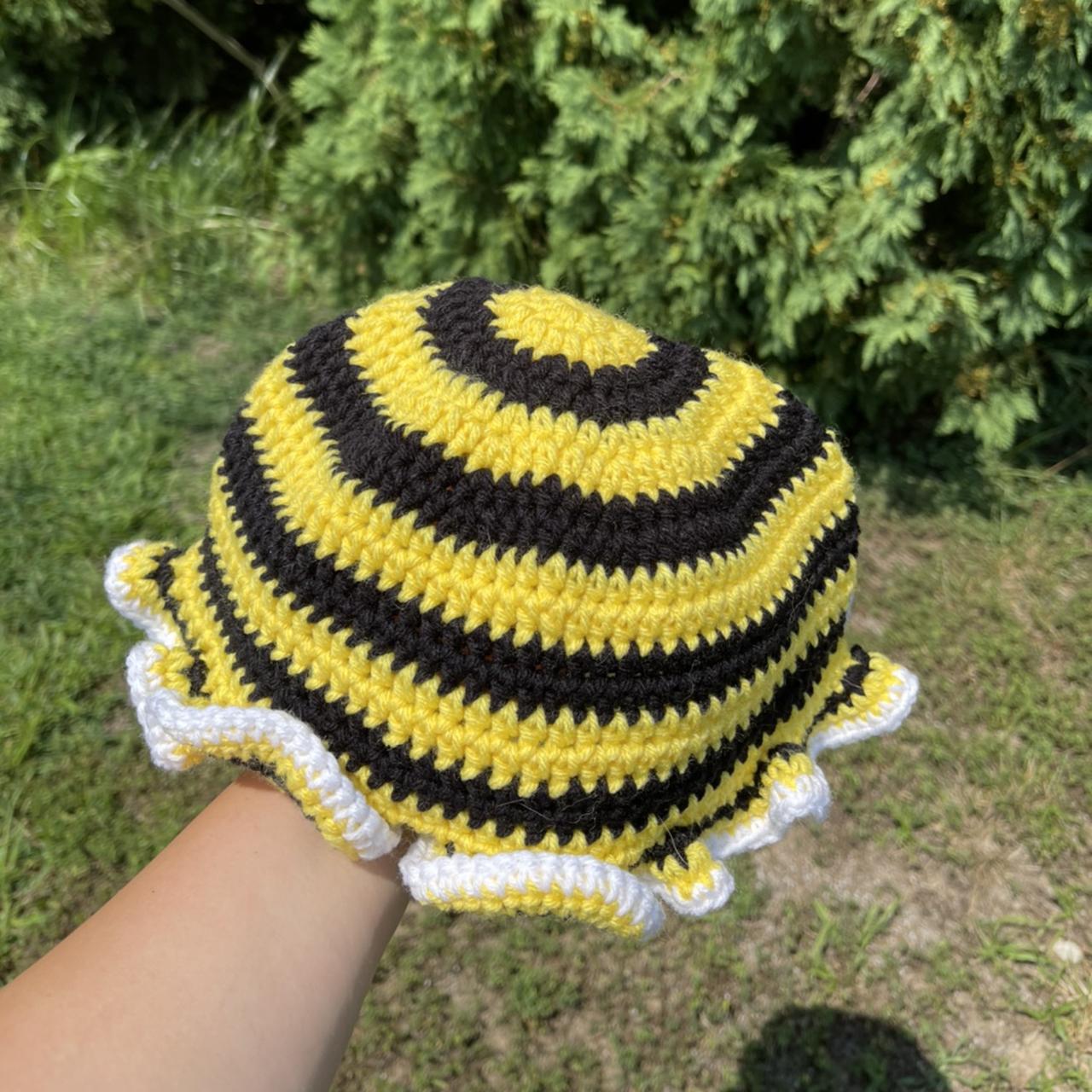 crochet bee bucket hat