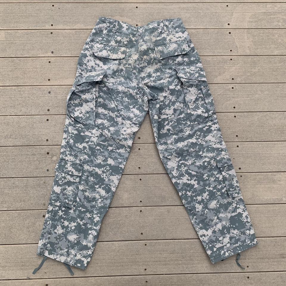 lowrise flare army green cargo pants Length 27/26 - Depop