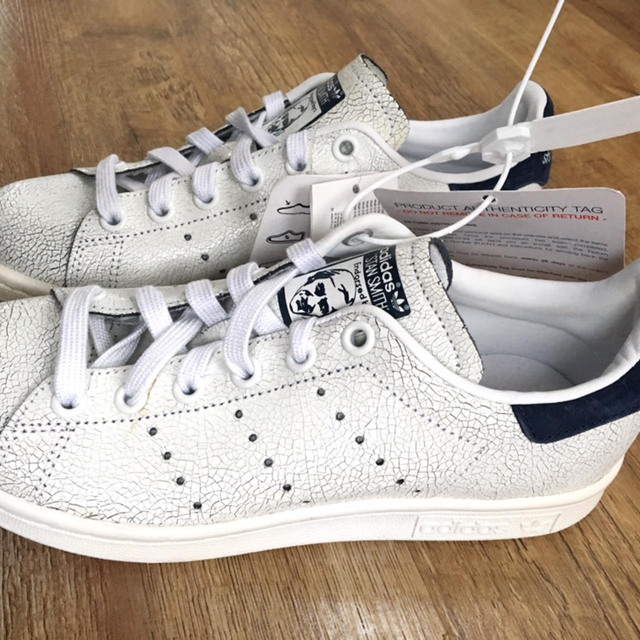 Stan smith cracked outlet leather trainers