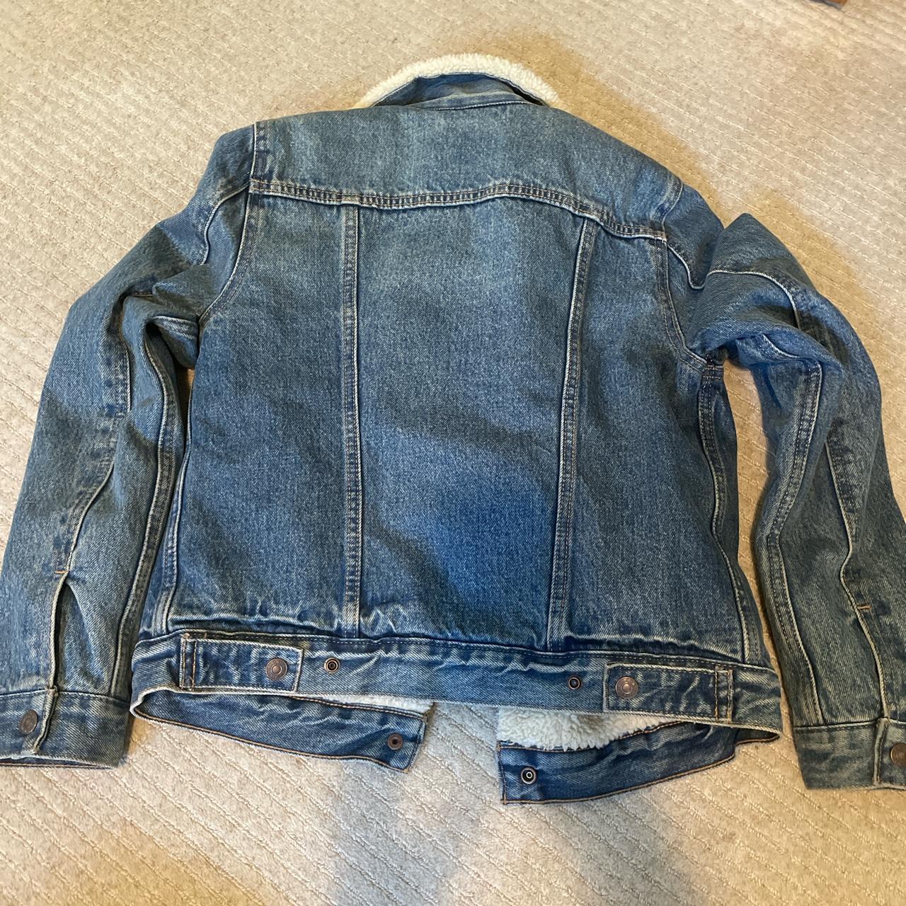 LIKE NEW LEVIS CROPPED SHERPA TRUCKER JACKET worn... - Depop