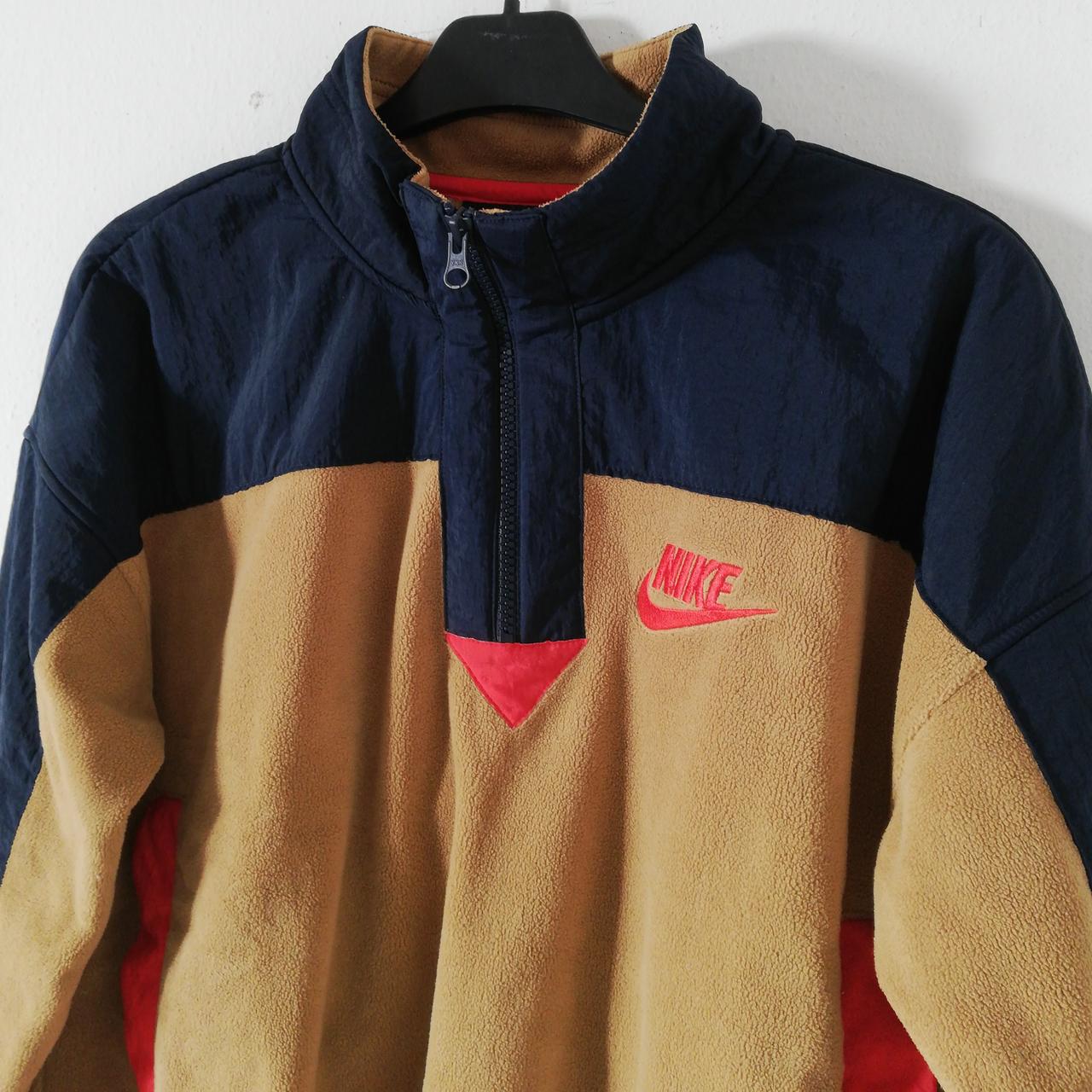 Nike fleece hotsell colorblocked cropped sweatshirt