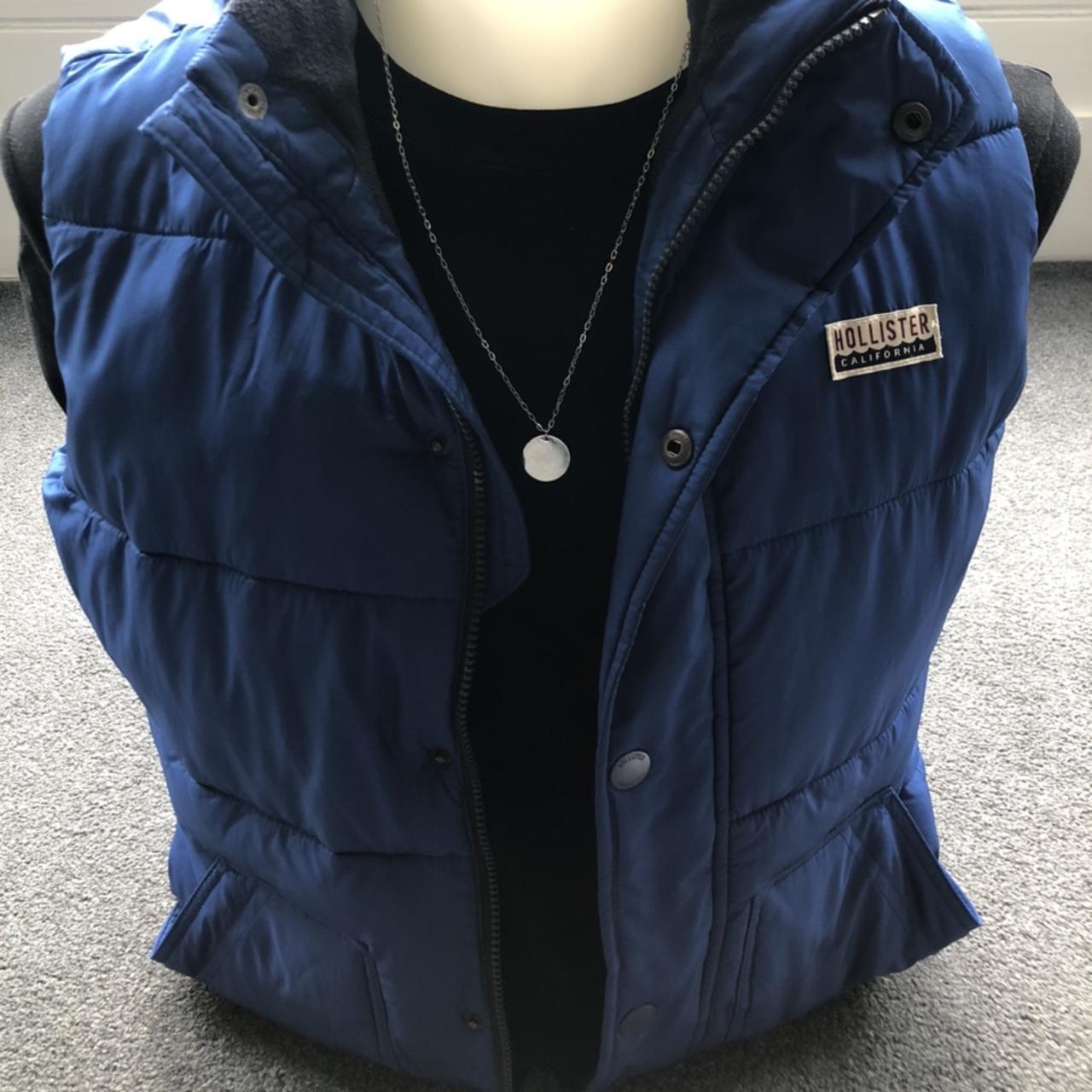 Men s Hollister Gillet Men s Medium Top Depop