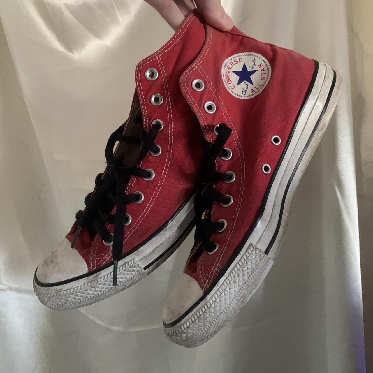 red converse black laces