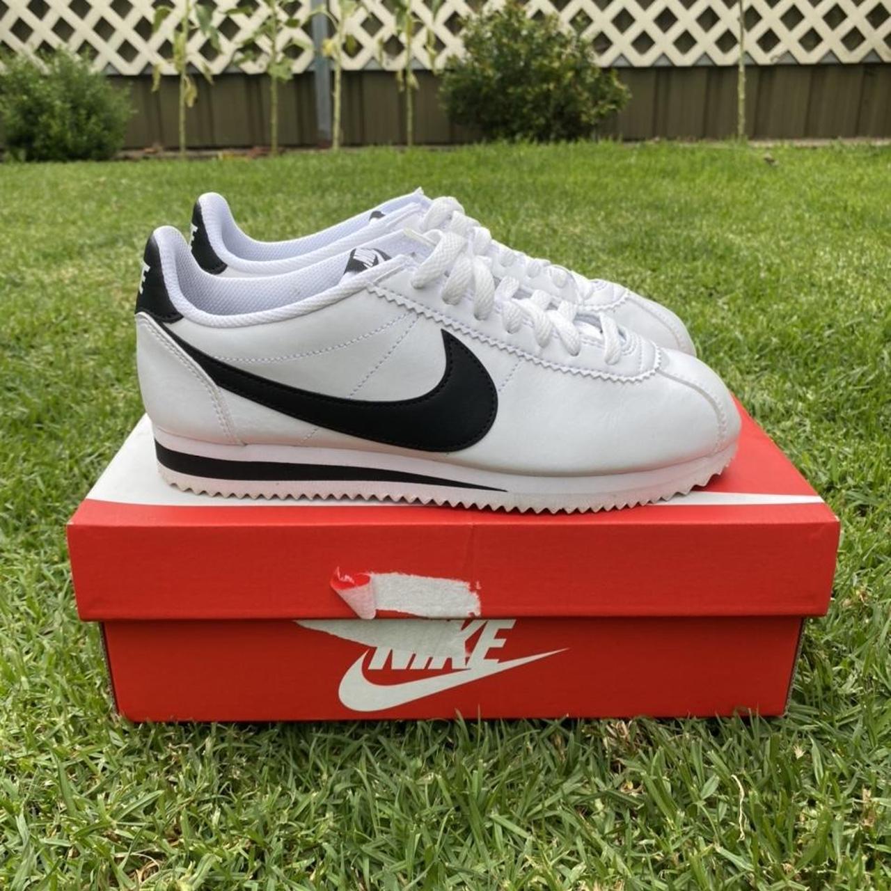 nike cortez couple shoes