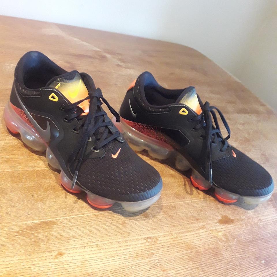 Black vapormax shop with orange tick