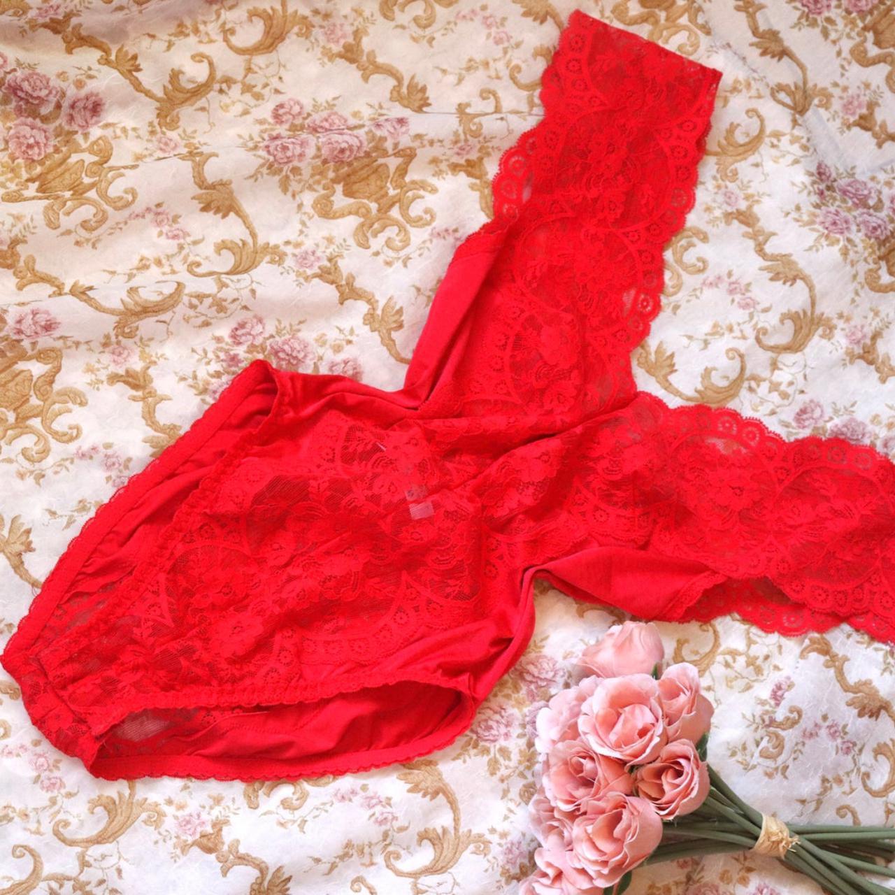 Cinnamon, Lay on a bed of lace, floral & beauty-... - Depop