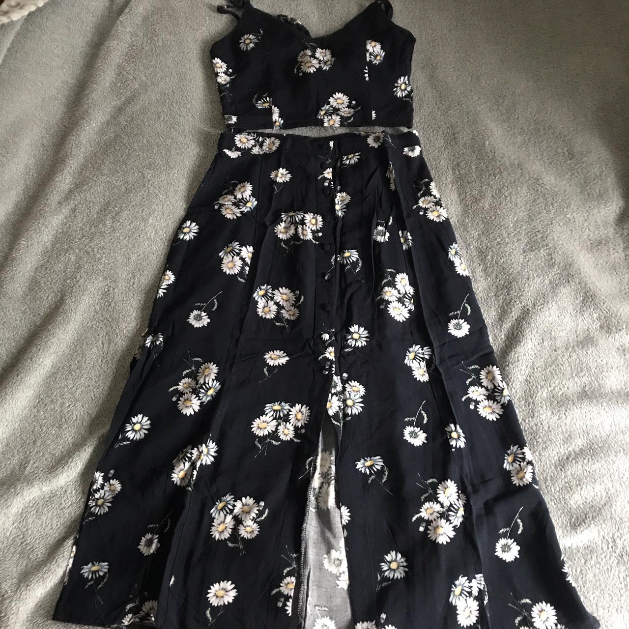 H and on sale m navy skirt