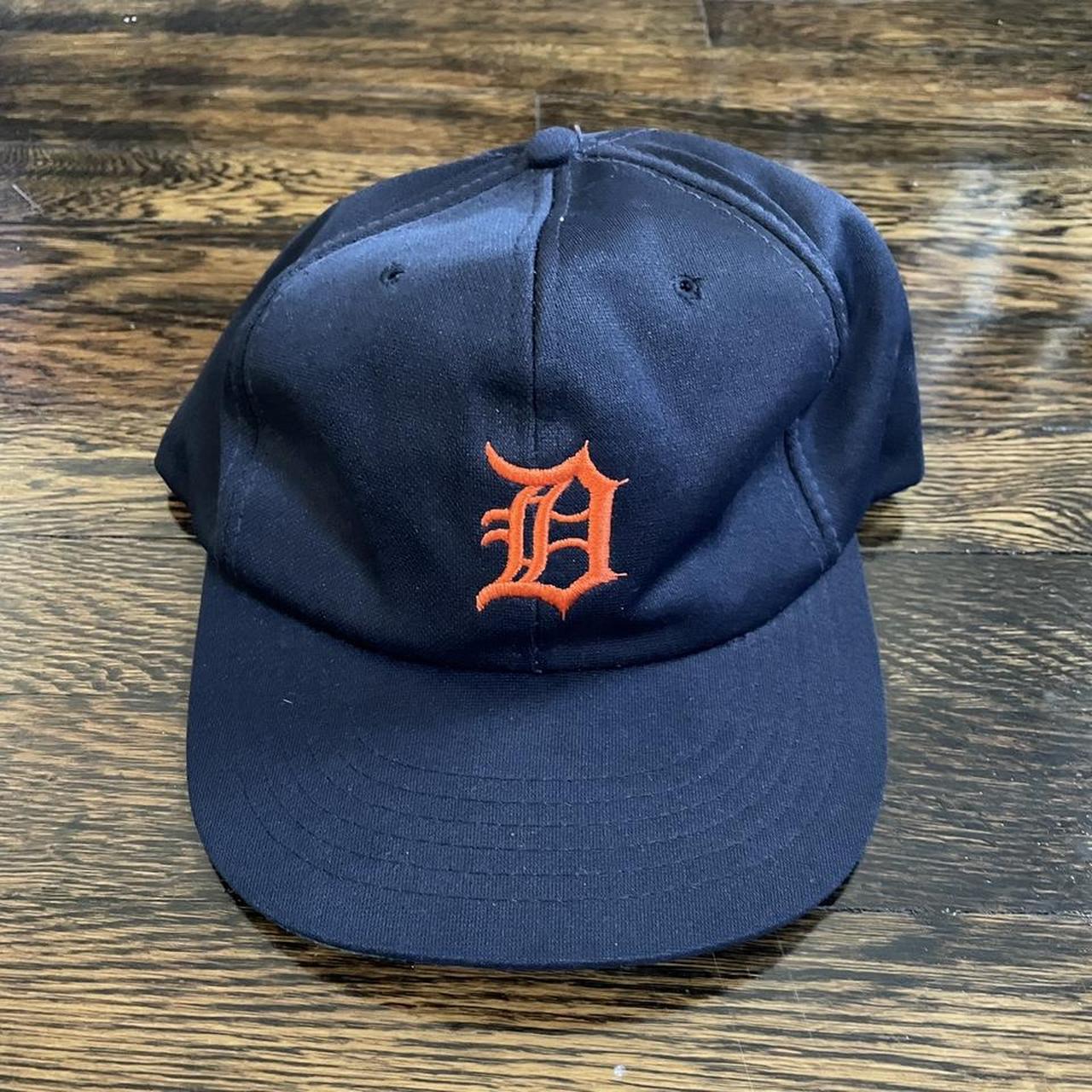 Vintage Detroit Tigers snapback hat in navy. From - Depop