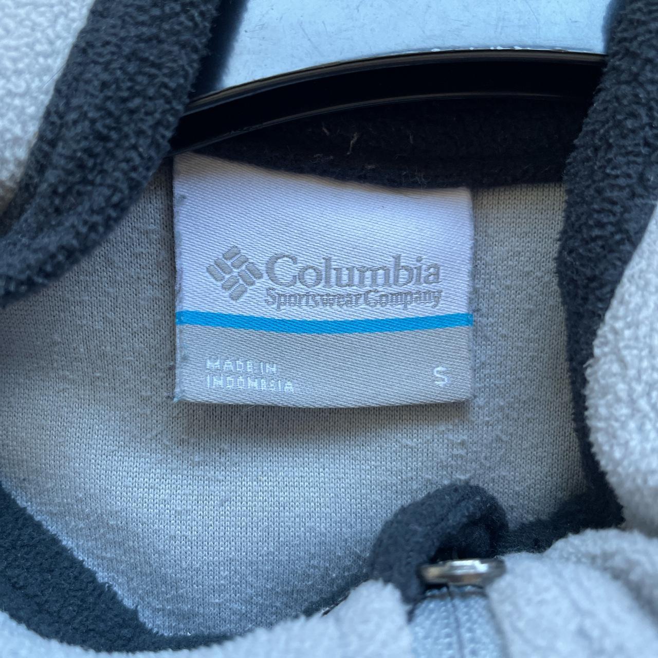 Columbia Fleece, light grey colour. Fantastic... - Depop