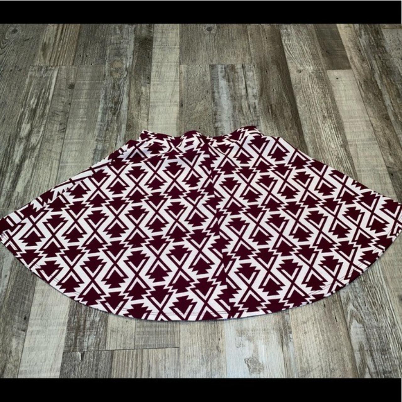 Product Image 1 - empyre skirt

open to bundles and