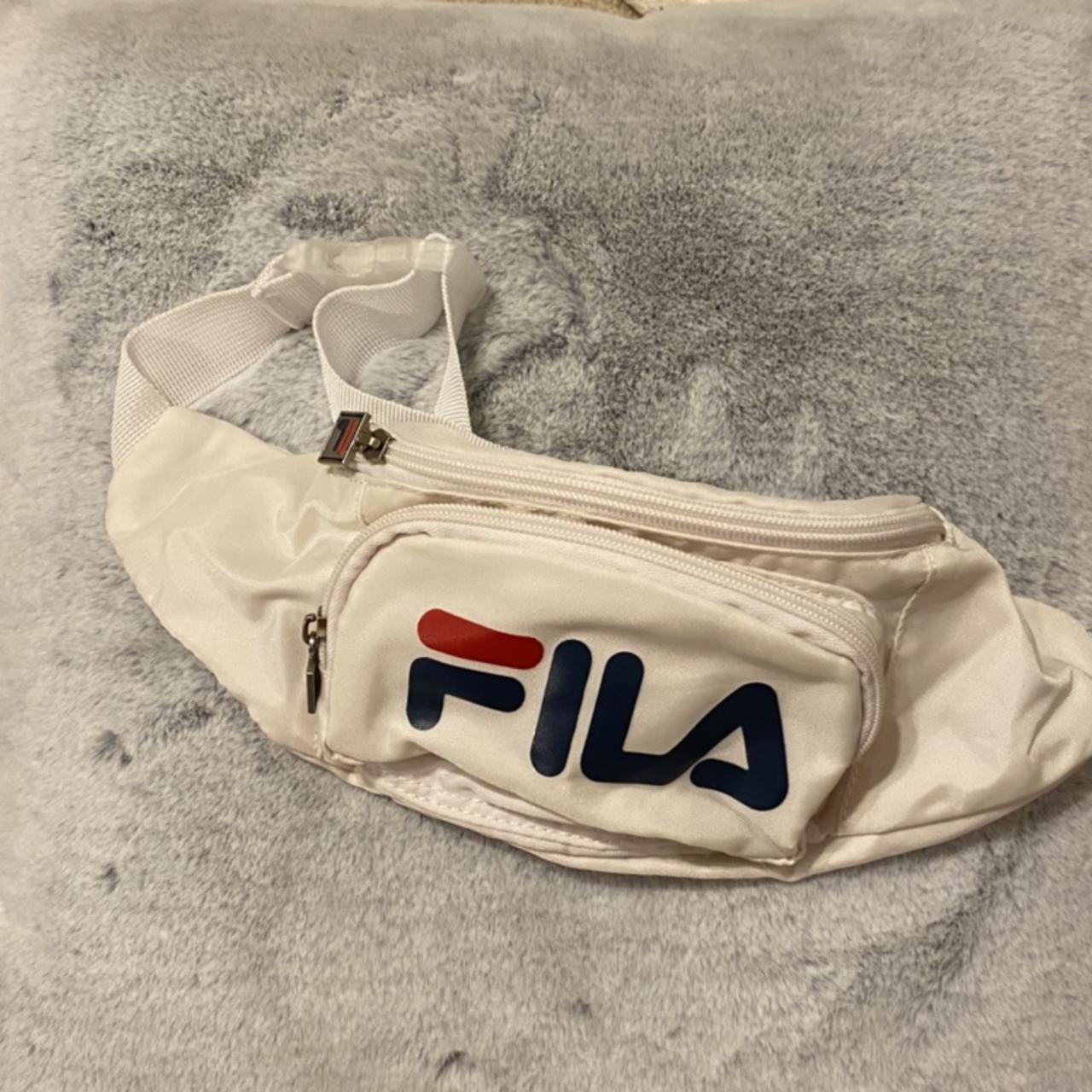 White fila 2024 fanny pack