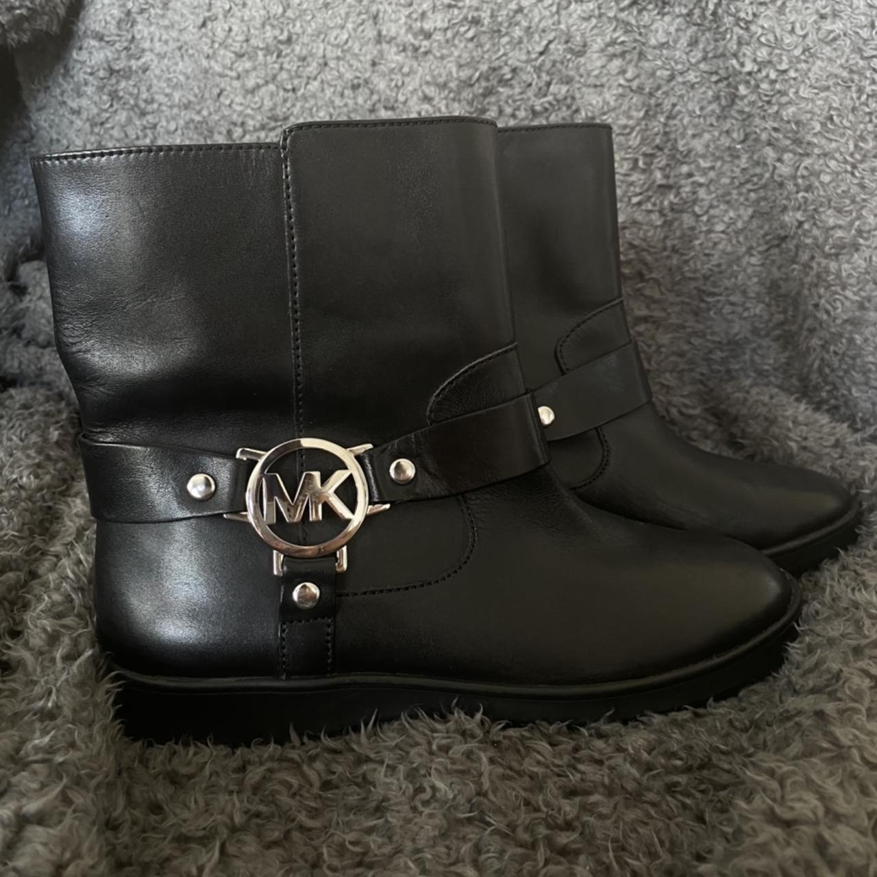 Michael Kors Women's Black and Grey Boots | Depop