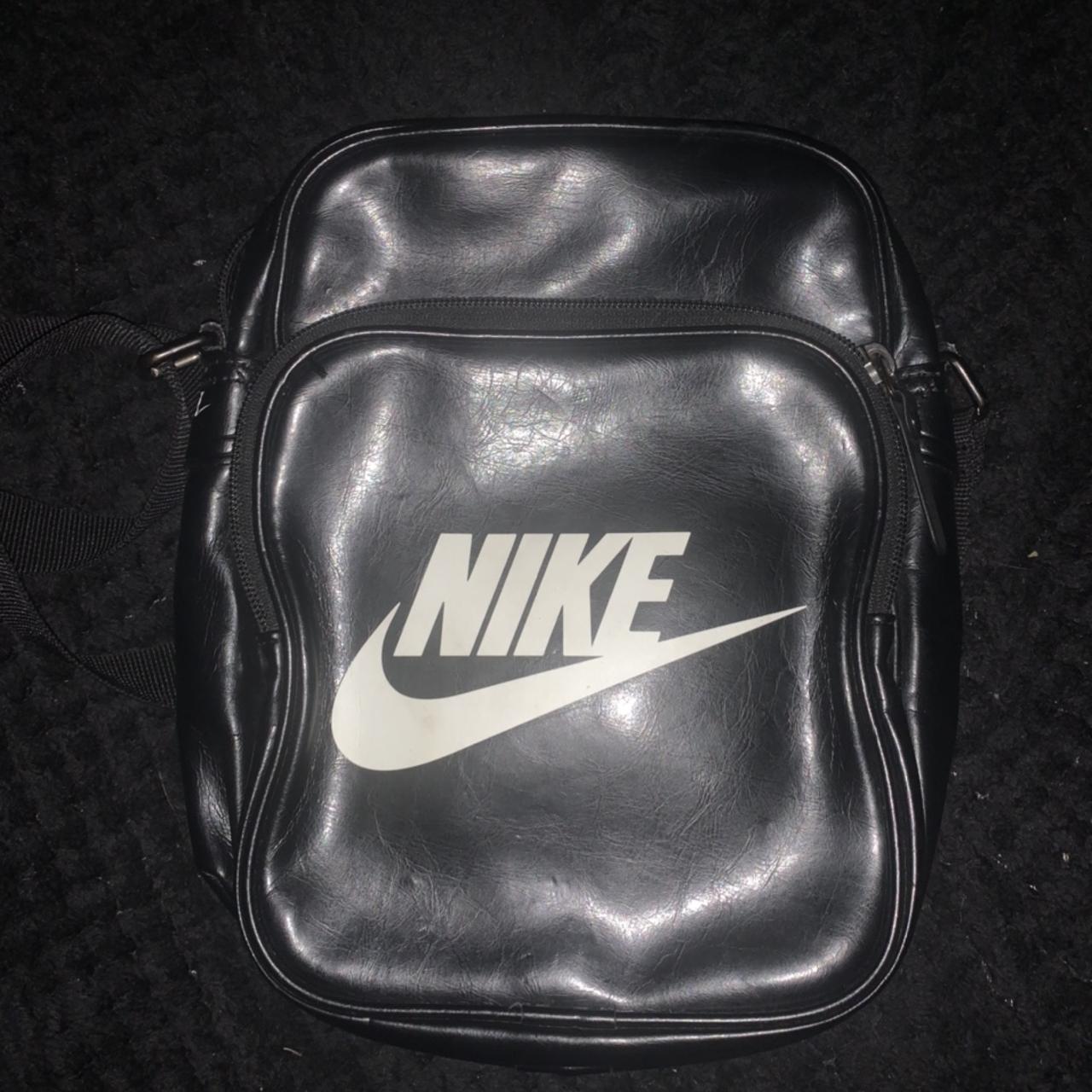 nike black pouch