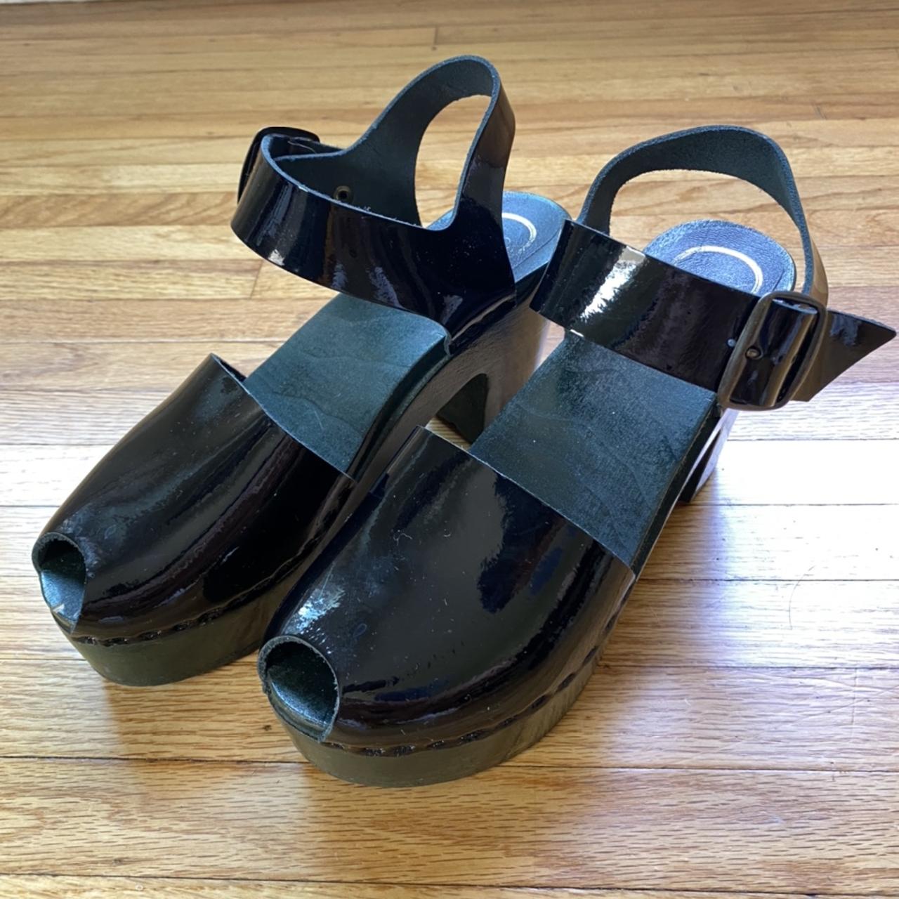 No hot sale 7 clogs