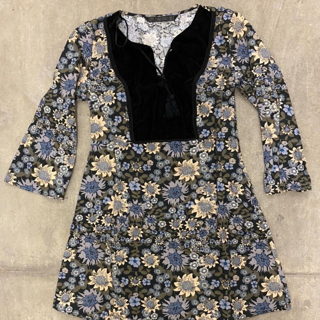 Zara 60s -70s inspired floral dress with velvet neck - Depop