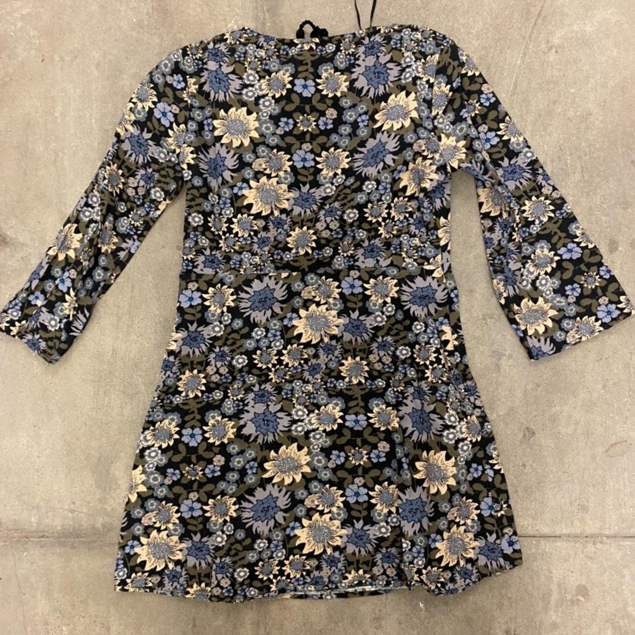 Zara 60s -70s inspired floral dress with velvet neck - Depop