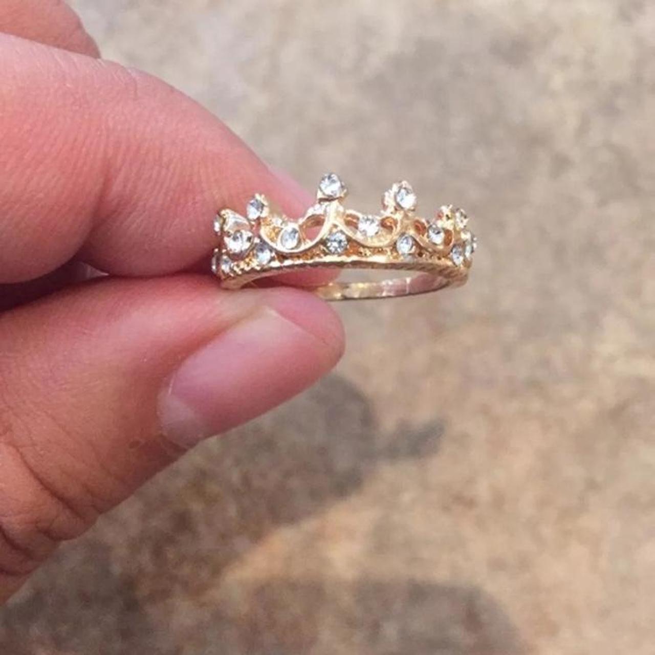Product Image 1 - Gold crown ring size 5
Condition: