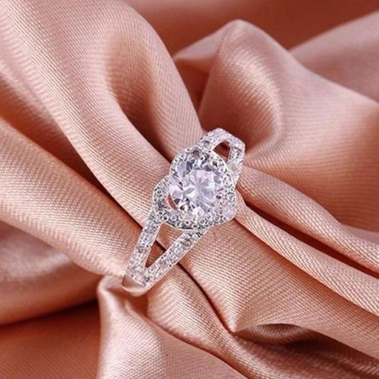 Product Image 3 - Crystal heart silver ring size