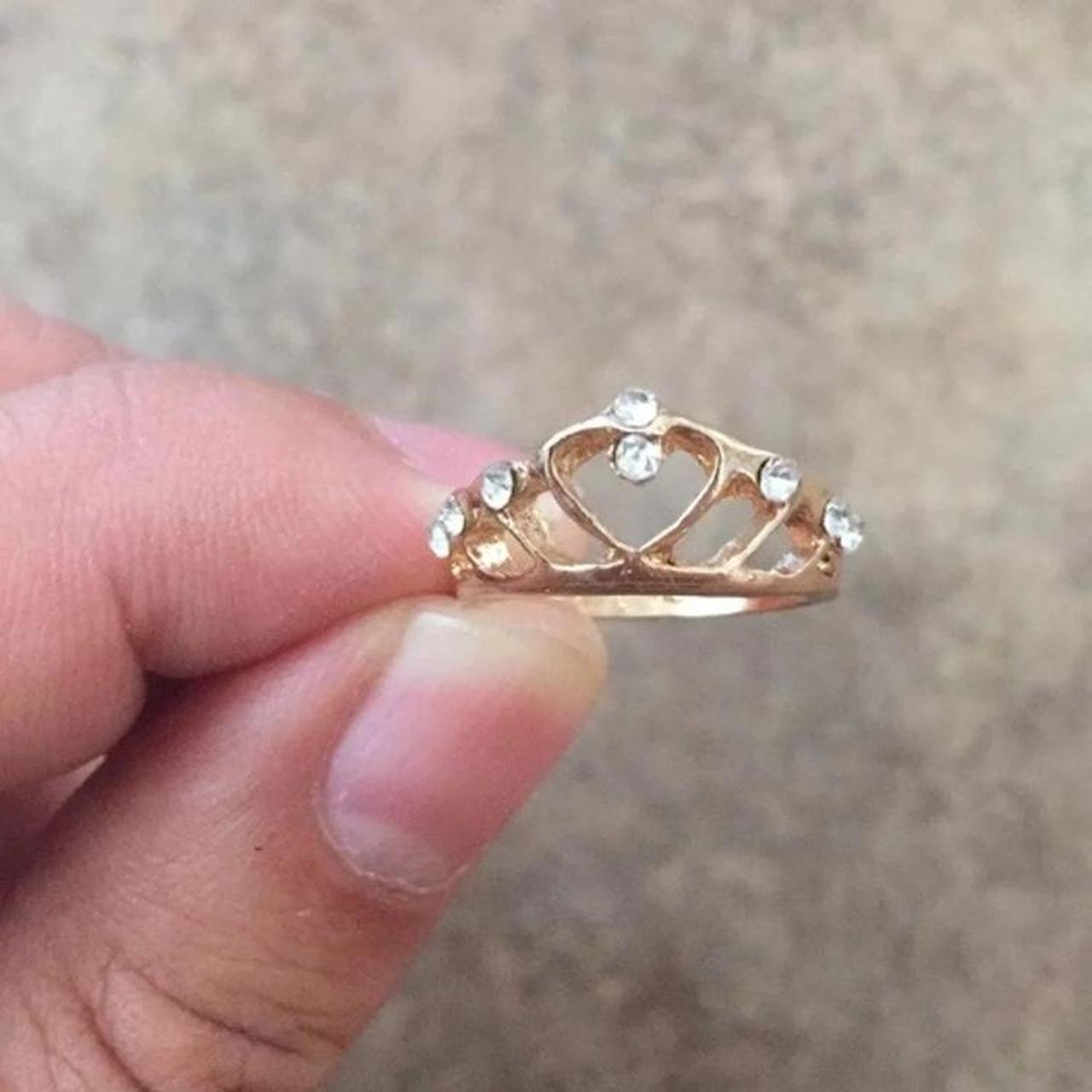 Product Image 1 - Gold heart crown ring size