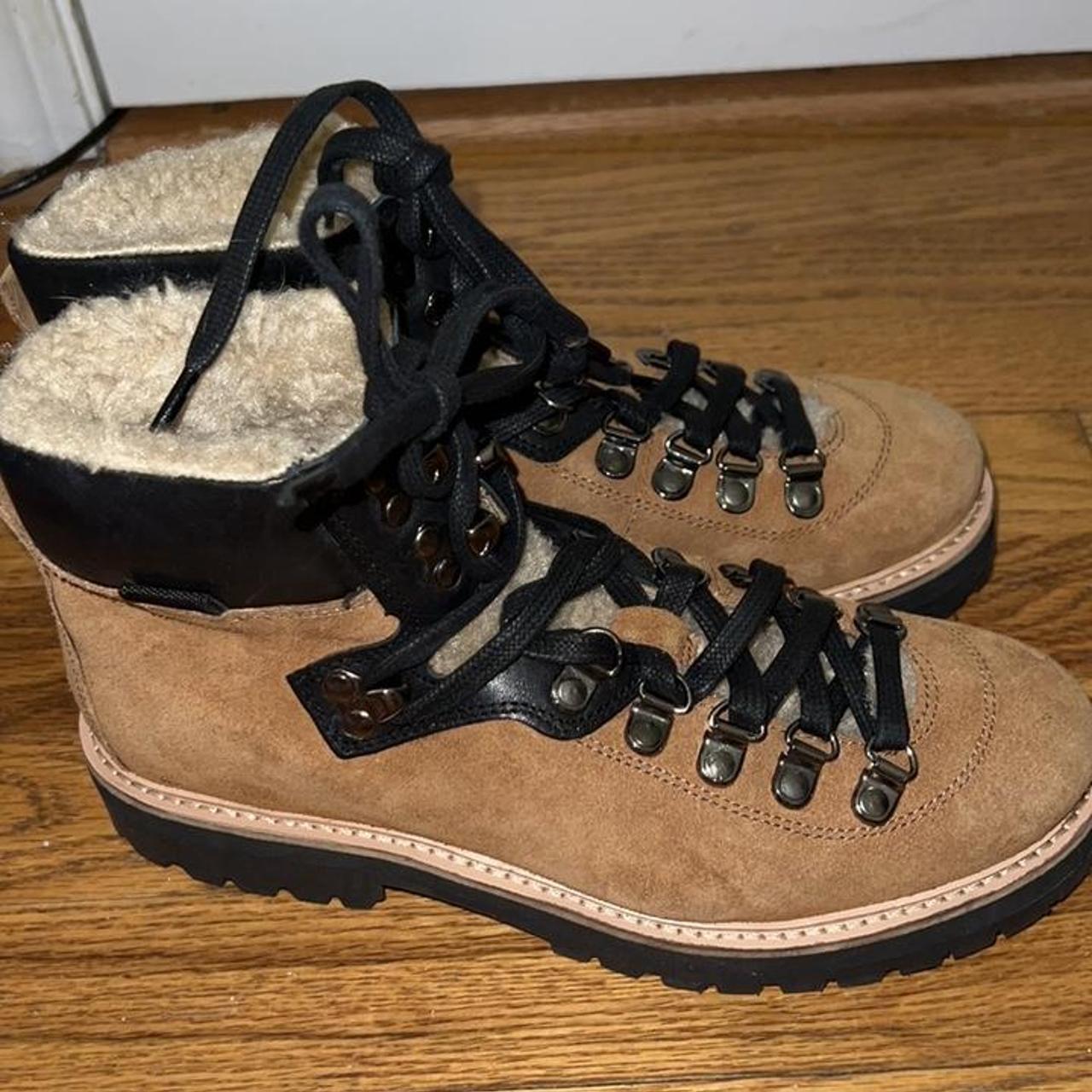Urban outfitters Sherpa hiking boots in size 8, worn... - Depop