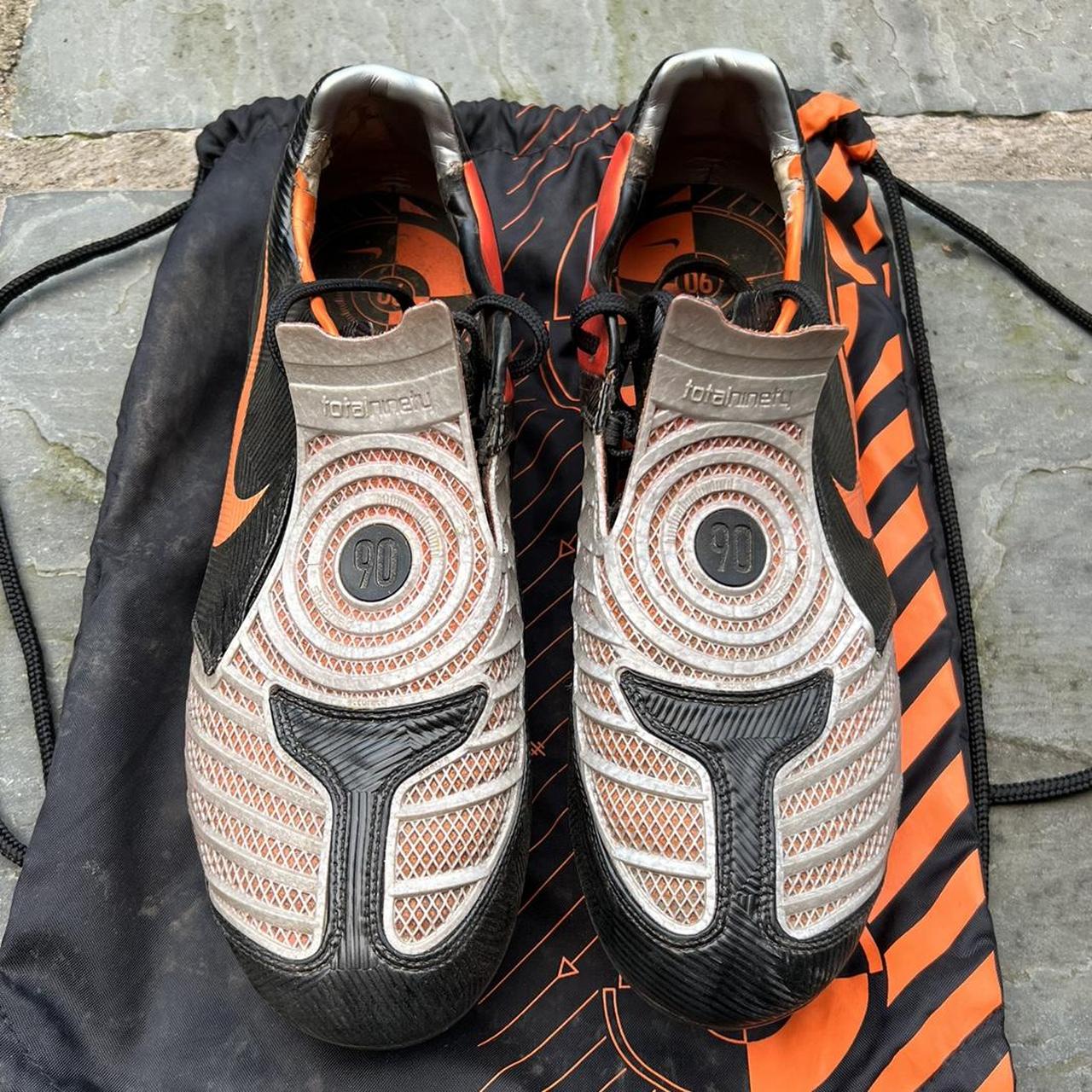 t90s football boots