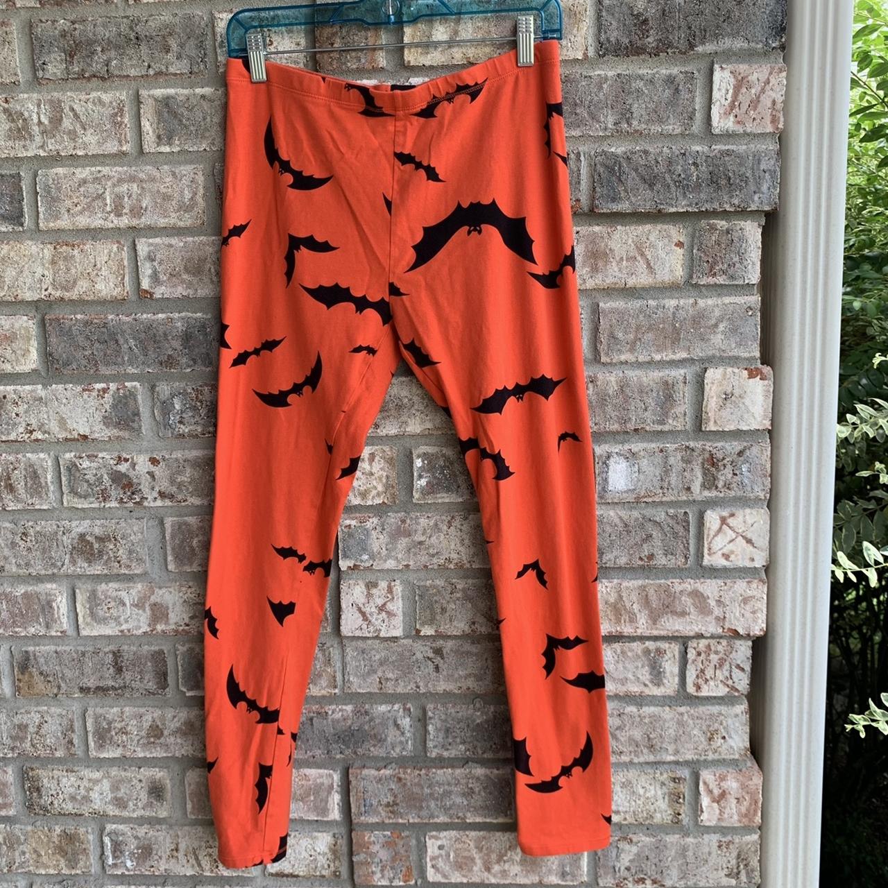 🍒💣 Halloween batty leggings. Women's size medium but - Depop