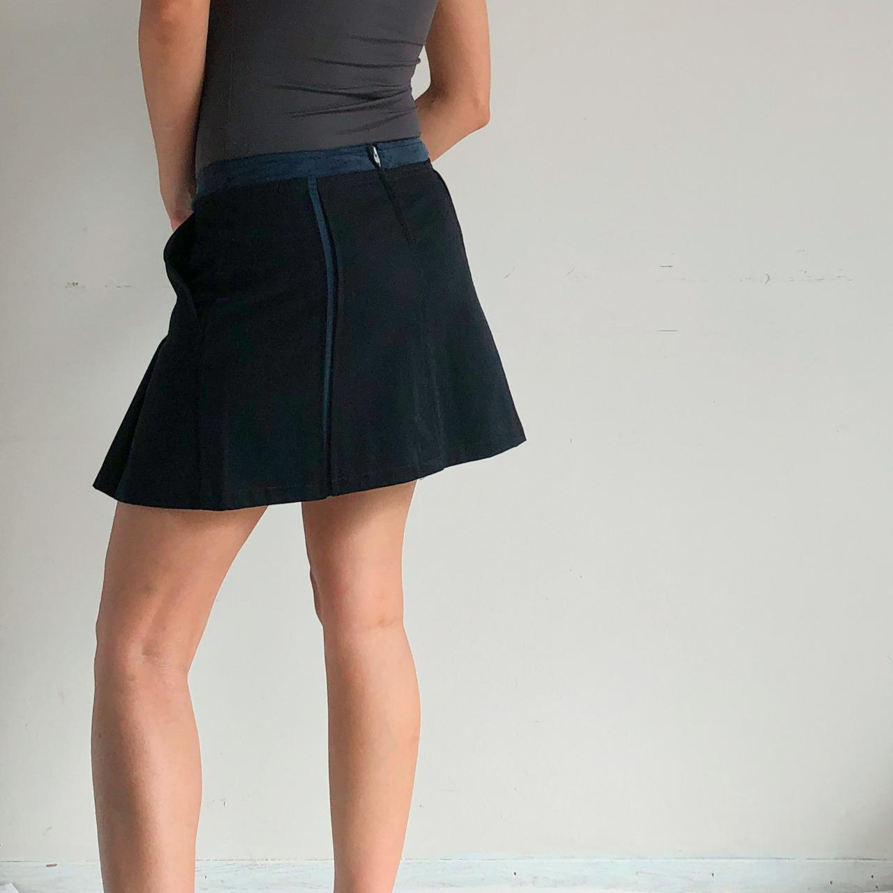Product Image 3 - navy blue pleated mini skirt

Italian