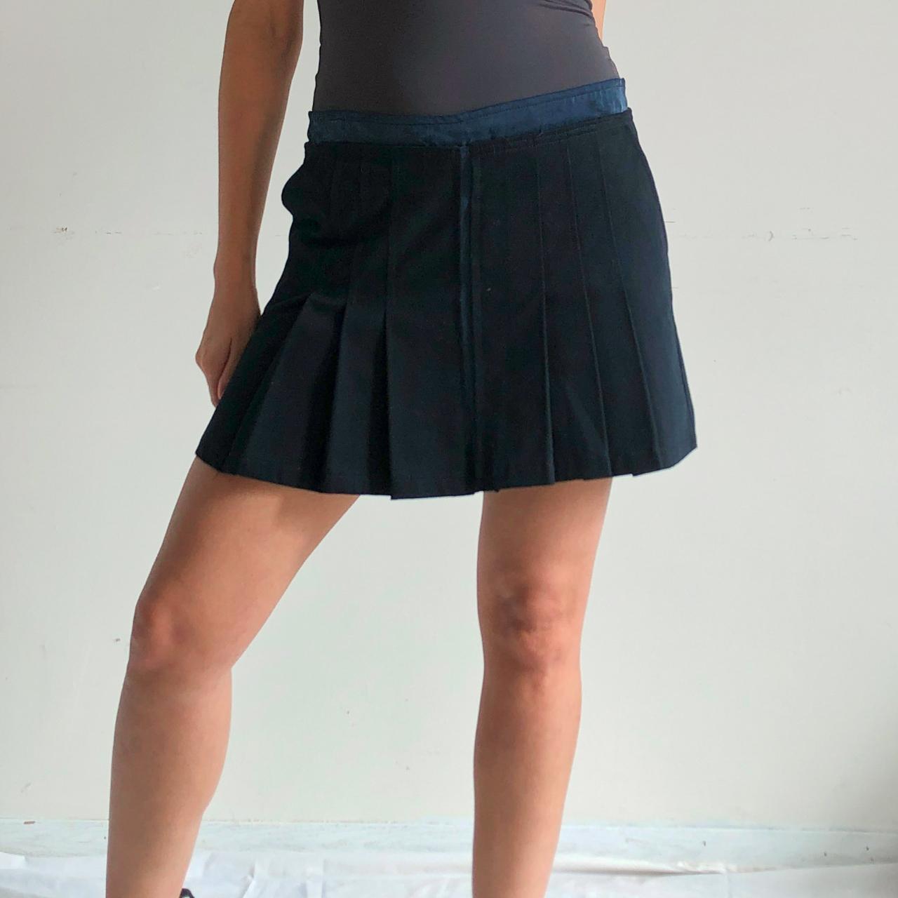 Product Image 2 - navy blue pleated mini skirt

Italian