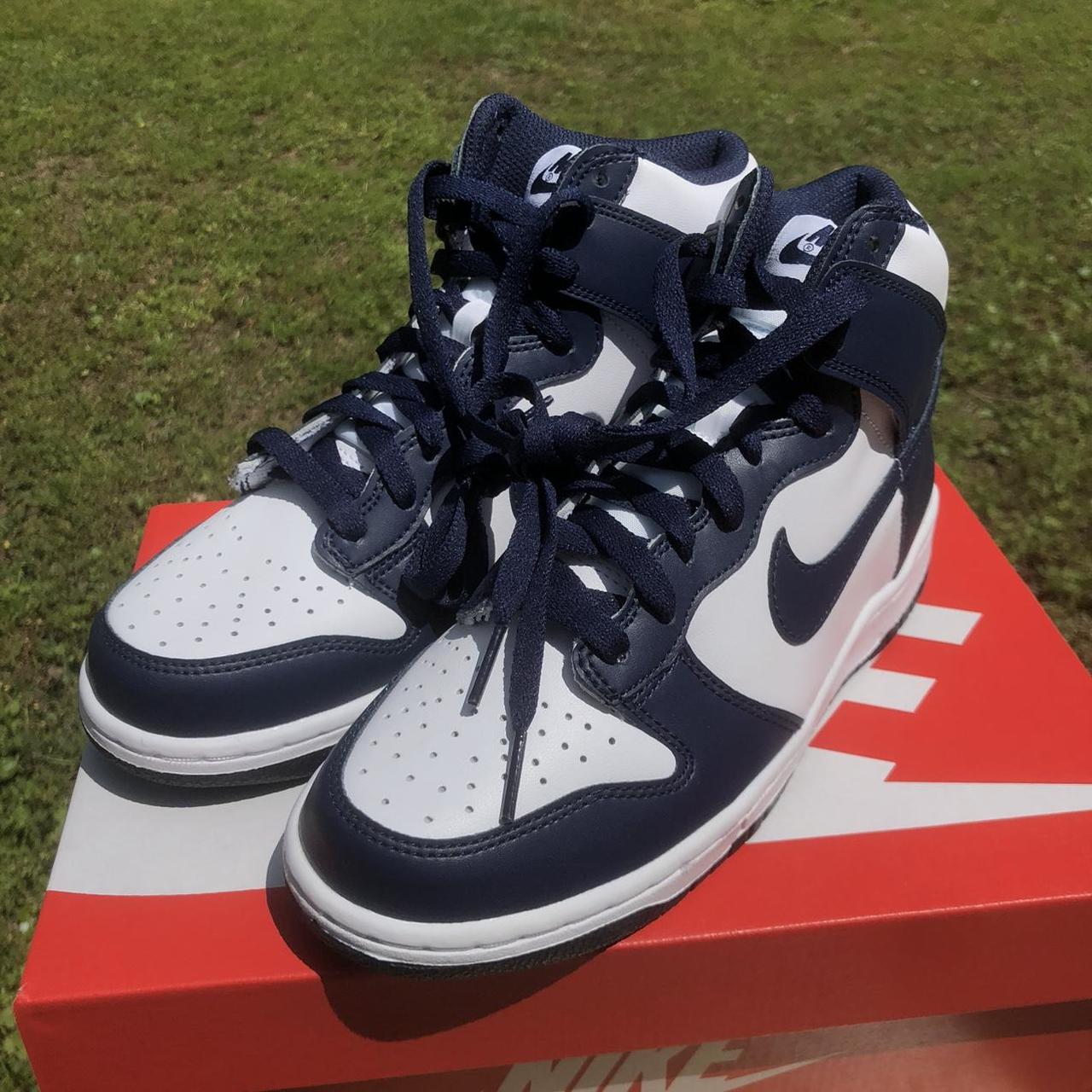 ladies navy nike trainers