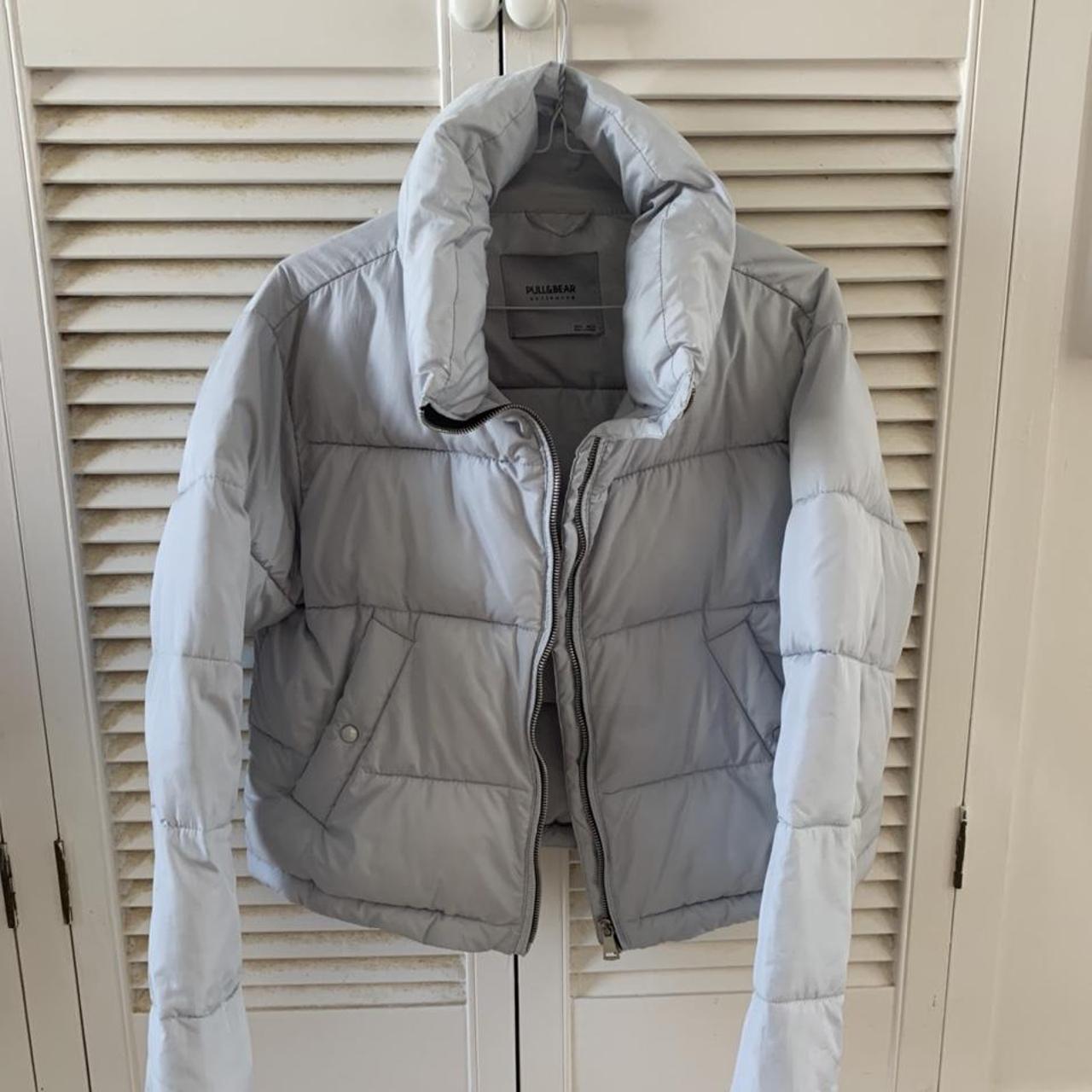 Light grey puffer coat - Depop