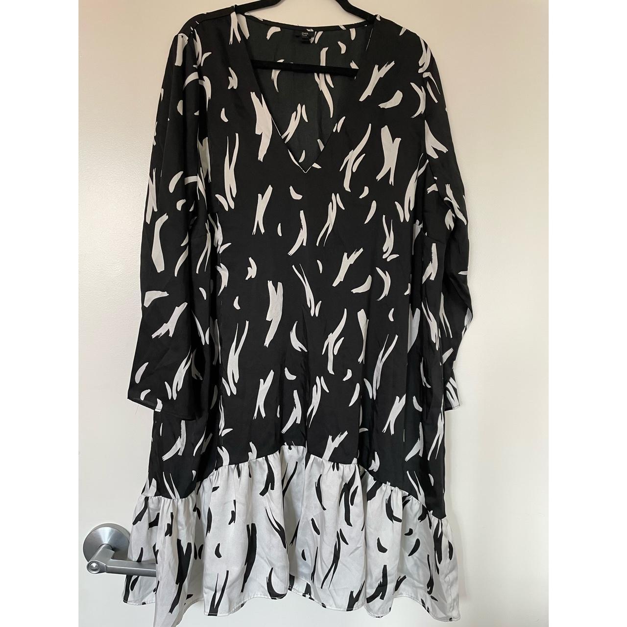 River Island Women's Black and White Dress | Depop