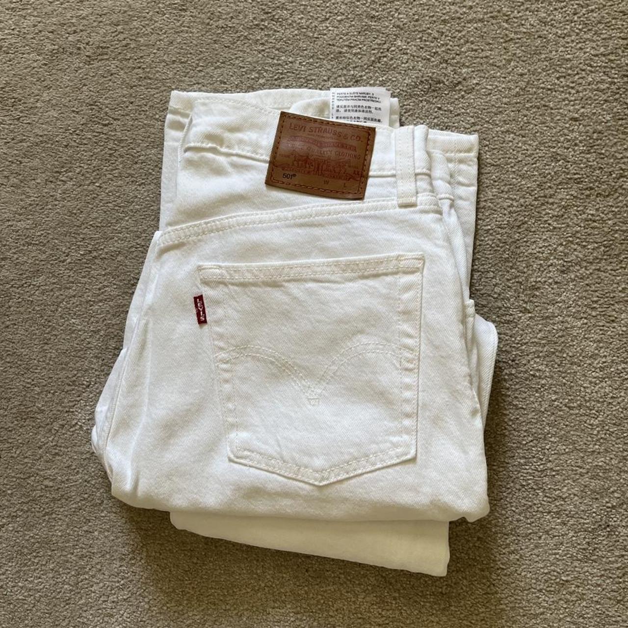 Levi's Women's White Jeans | Depop