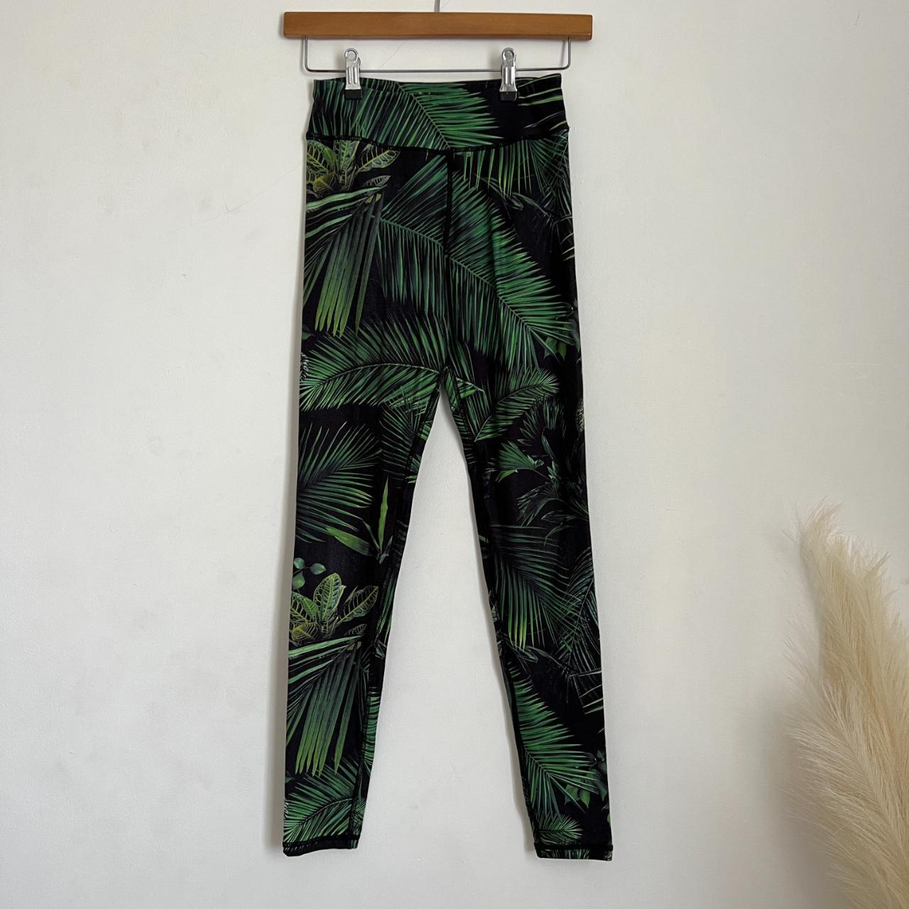 Women's Black and Green Leggings | Depop