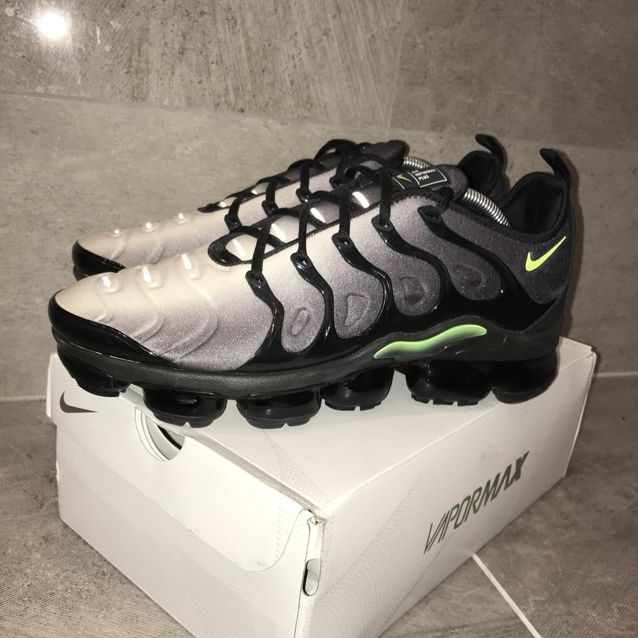 Vapormax plus black hot sale volt white