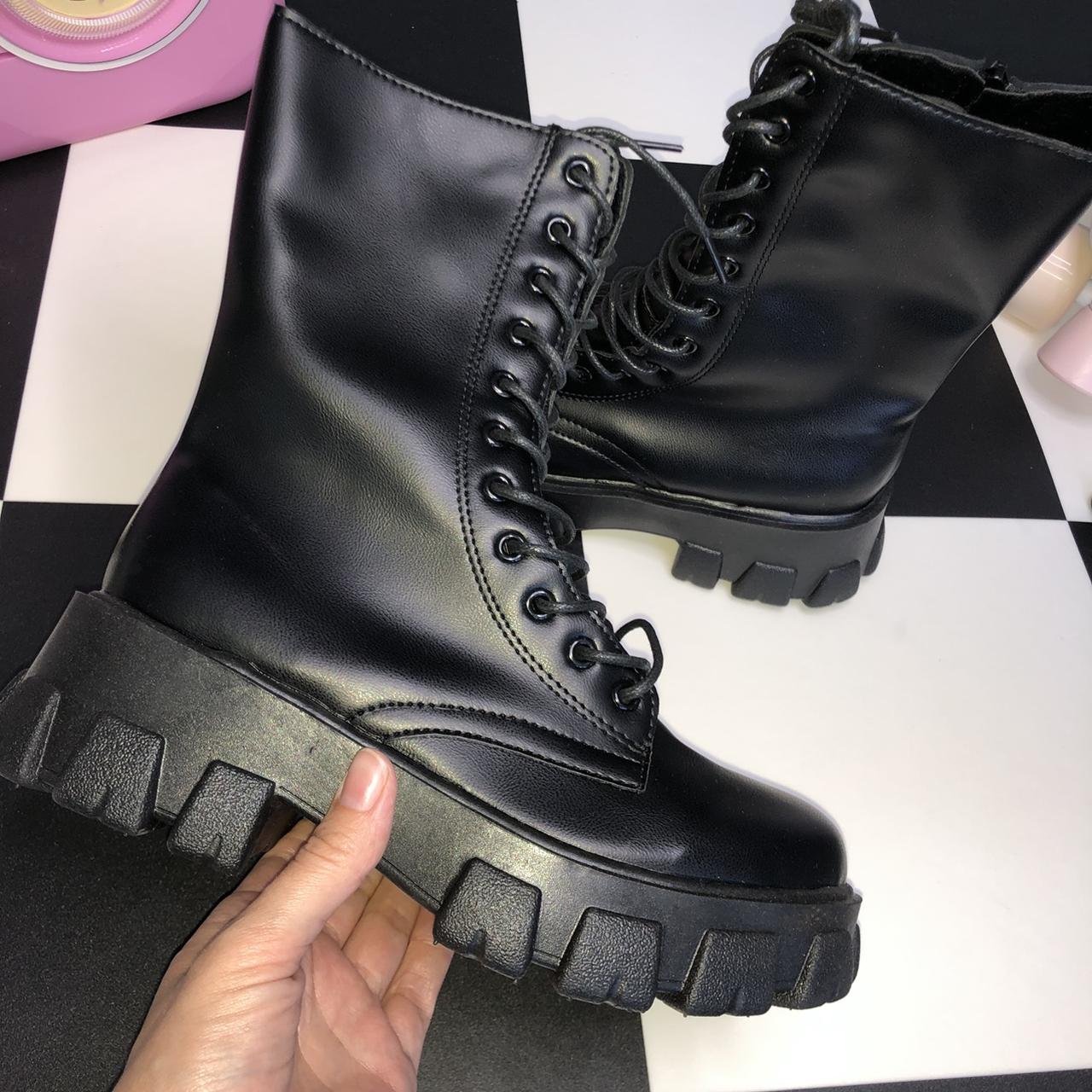 🍦BLACK LACE UO CHUNKY FESTIVAL BOOT SUPER COMFY... - Depop