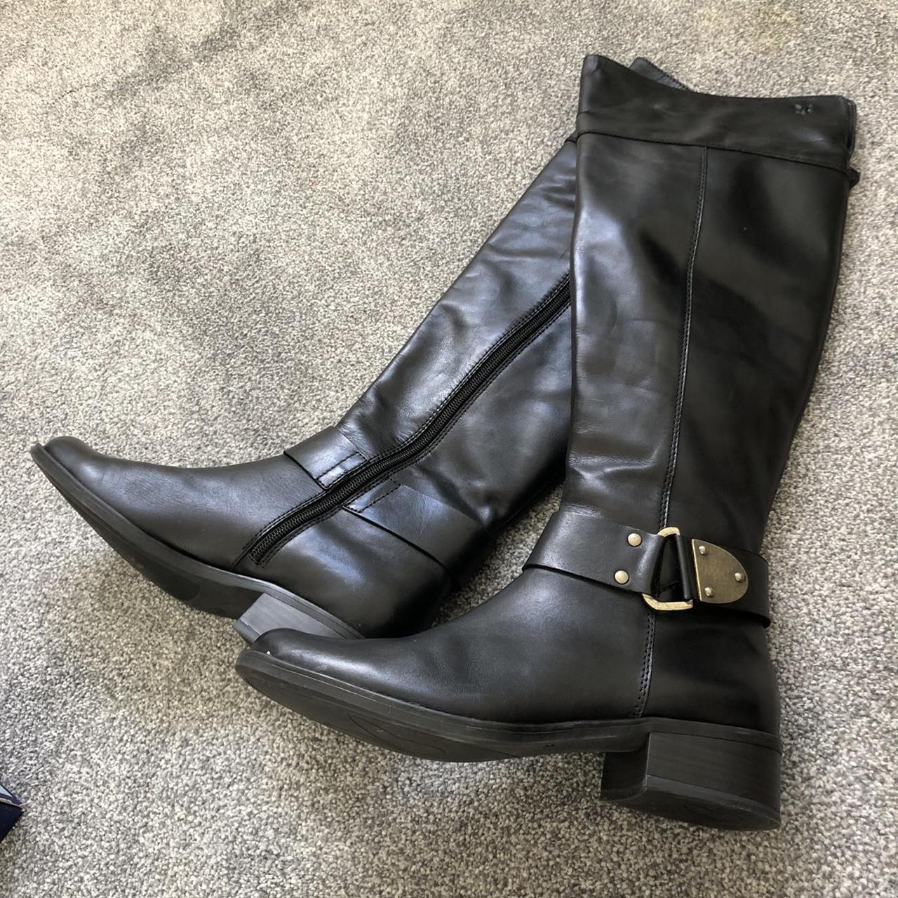 Women's Black and White Boots | Depop