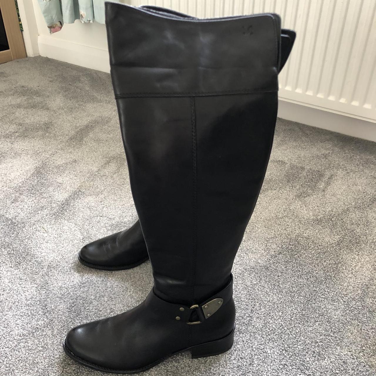 Women's Black and White Boots | Depop