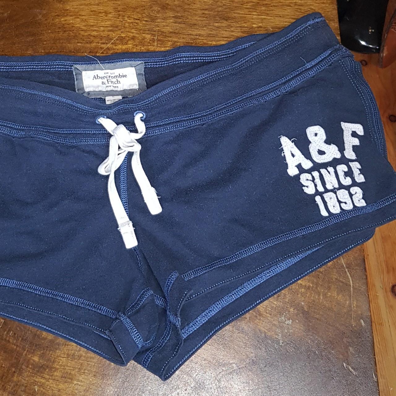 ABERCROMBIE AND FITCH LADIES SHORTS.....SIZE... Depop