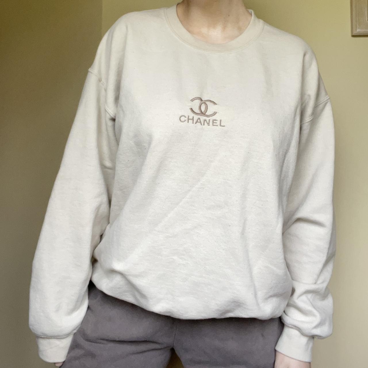 Rare Chanel sweatshirt in beige! Not a single mark