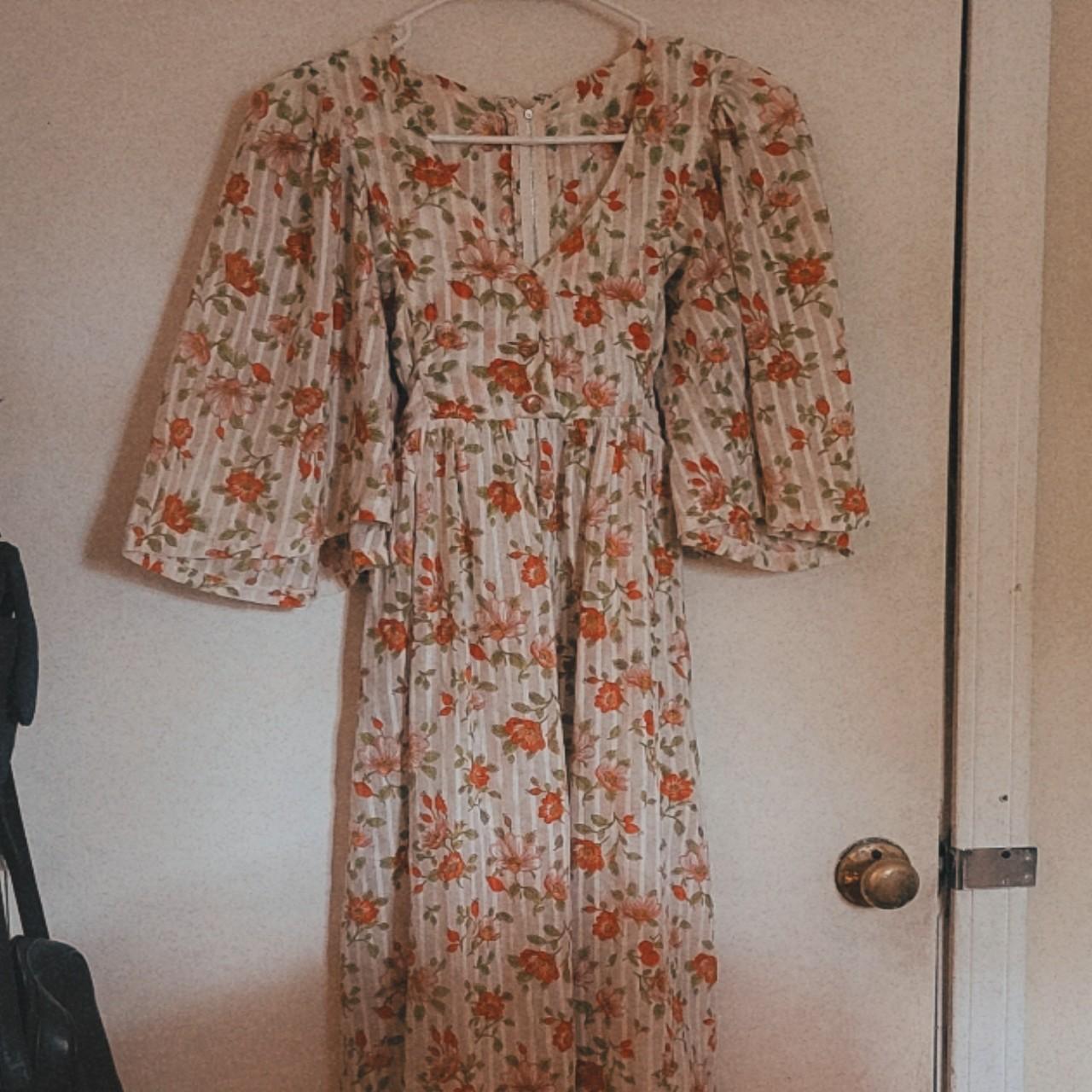 Amazing 70s maxi dress with a lovely floral print... - Depop