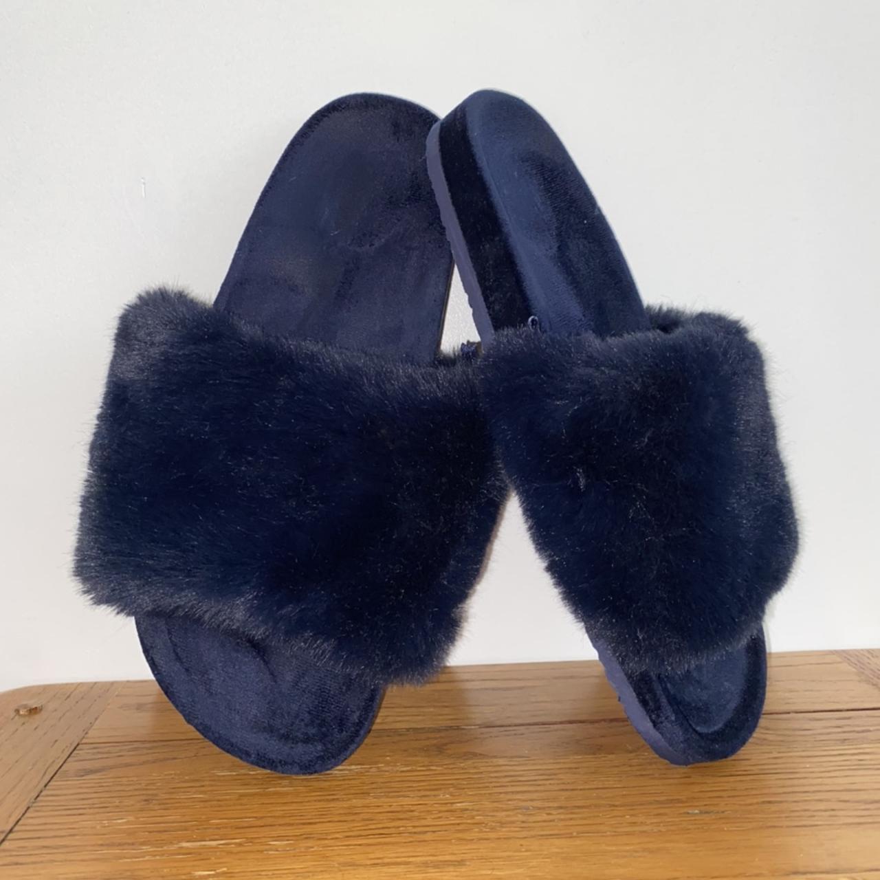 Navy best sale fluffy sliders