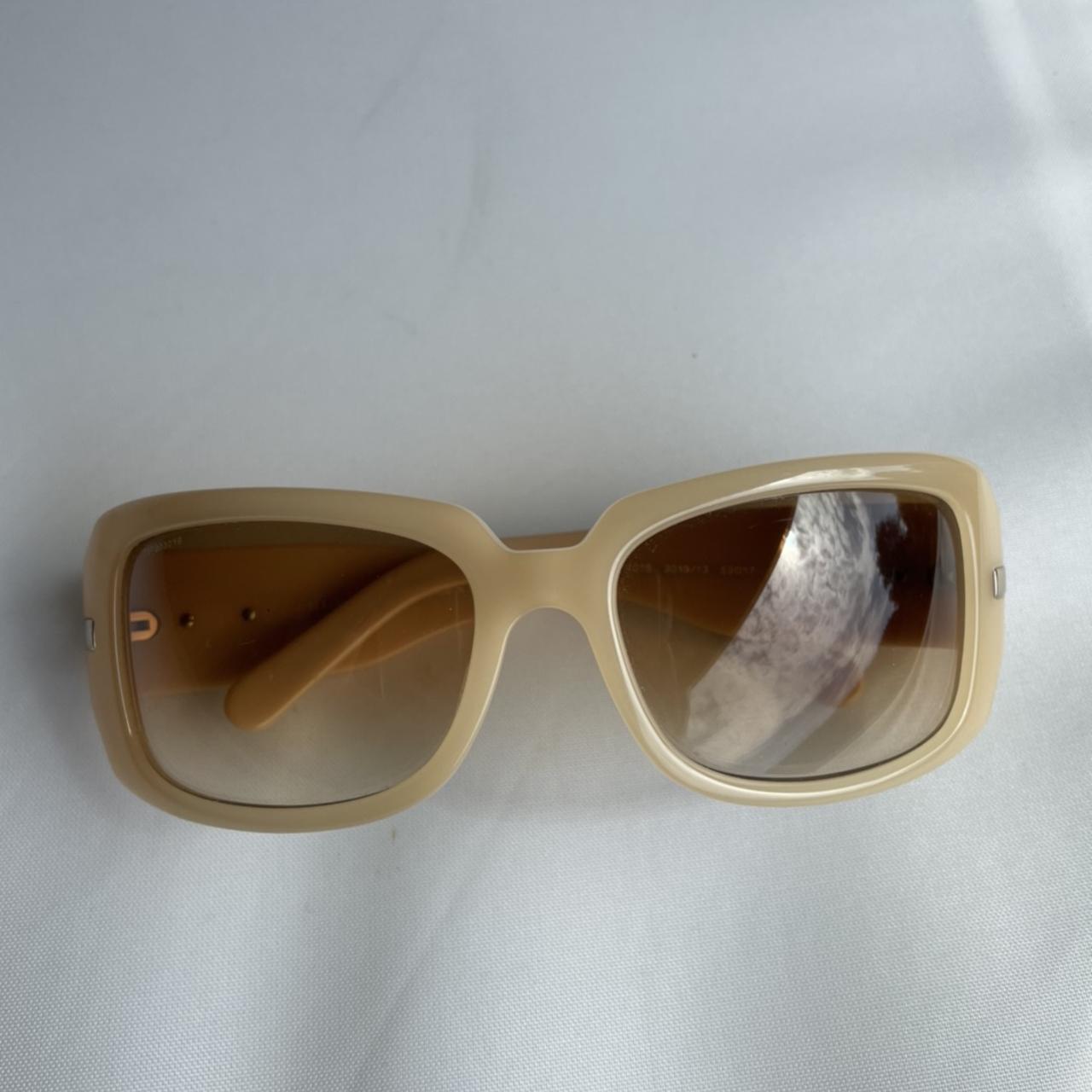 Stunning vintage Burberry sunglasses! Creamy beige/... - Depop