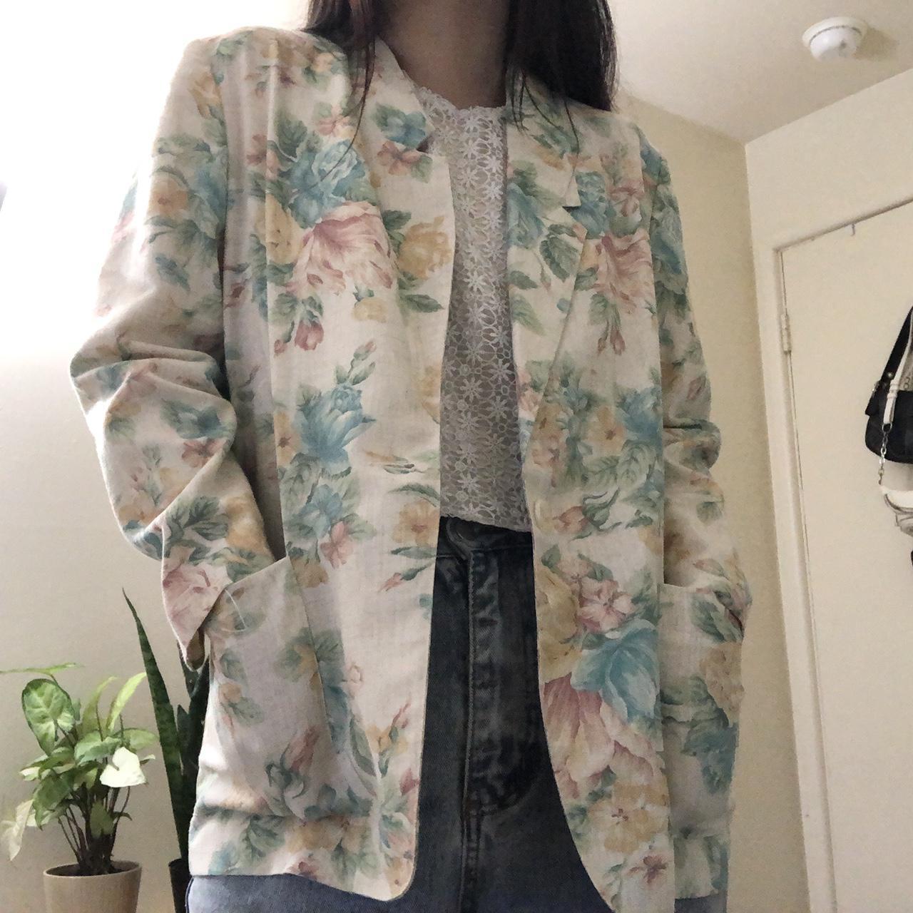 Vintage linen blend floral blazer FREE US... - Depop